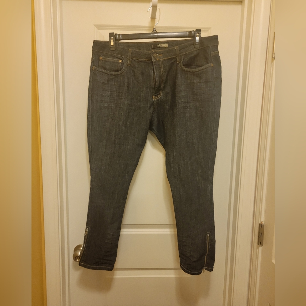 Jeans - Picture 1 of 2